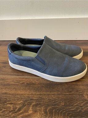 Dr. Scholls Be Free slip on navy sneakers